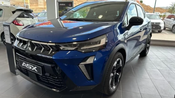 Mitsubishi ASX azul SUV todoterreno en Málaga, estilo y rendimiento para aventuras al aire libre